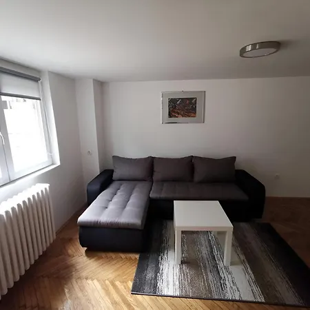 Lägenhet Nov U Mirnoj Ulici U Centru Beograda *